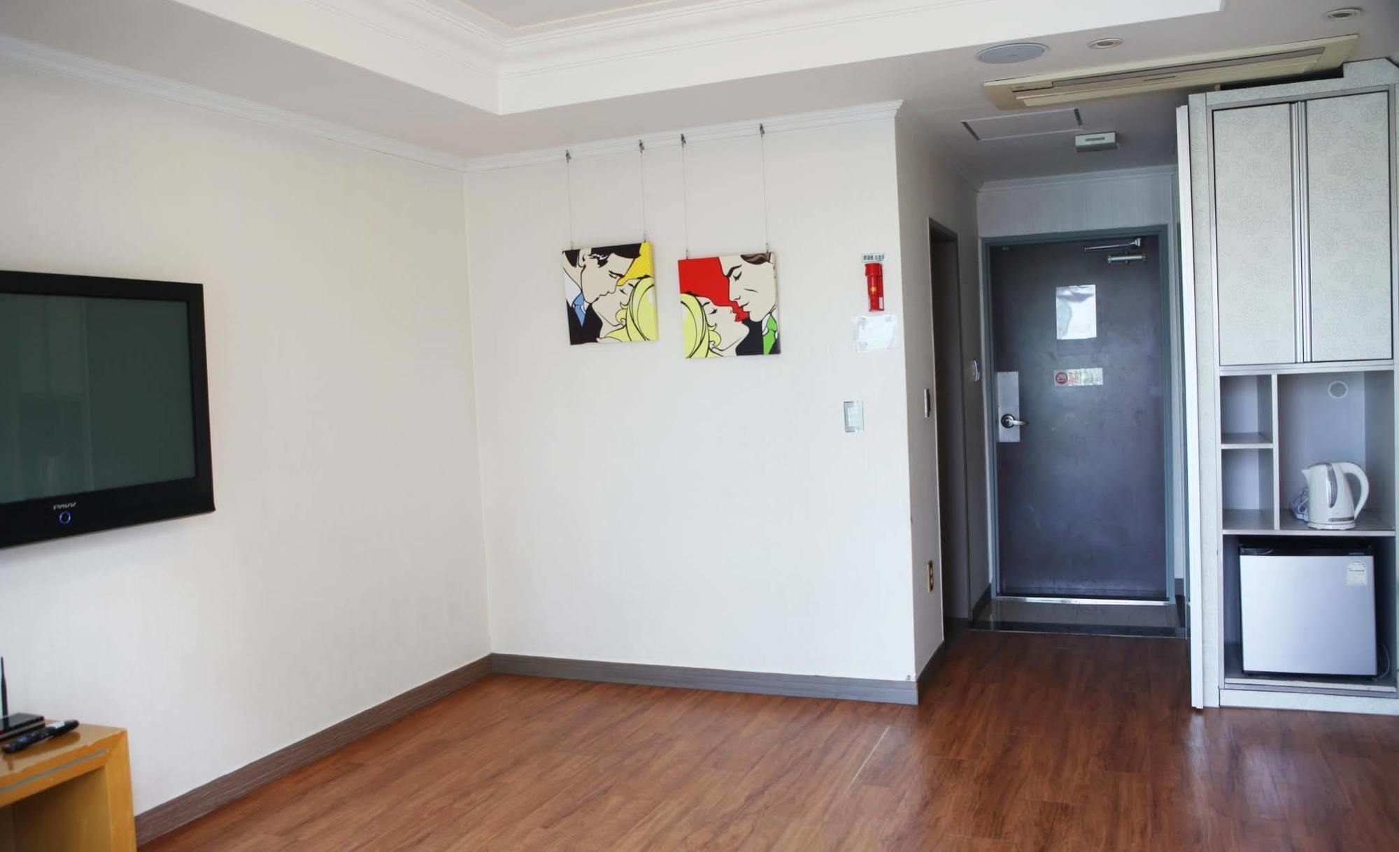 Tongyeong Bay Condo Hotel Exterior foto