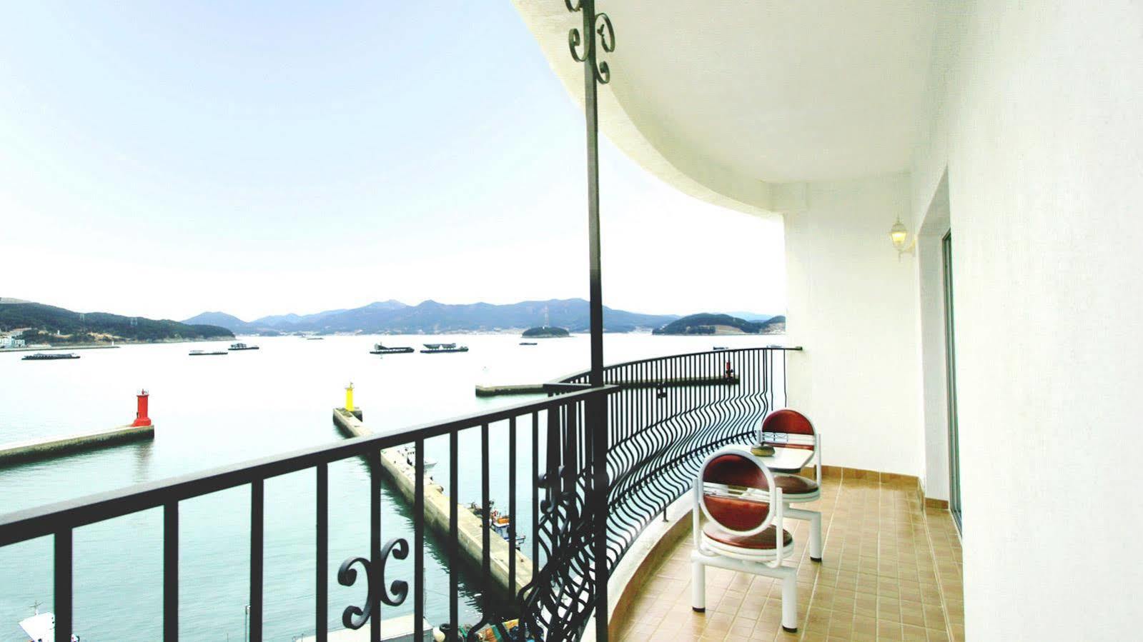 Tongyeong Bay Condo Hotel Exterior foto